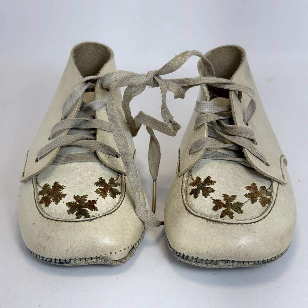 Vintage White Leather Baby Shoes Embroidered Leaf Lace Up Walking Booties 4.5in